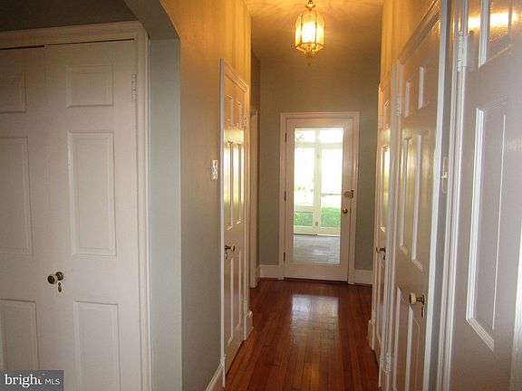 5th image of 23 W Windsor Ave