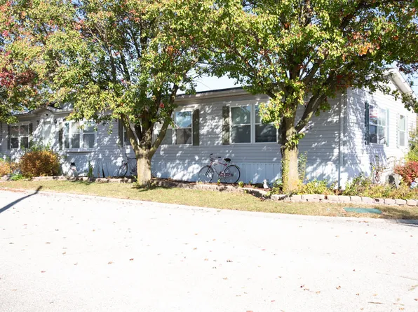 415 Autumn Oaks Rd, Chenoa, IL 61726