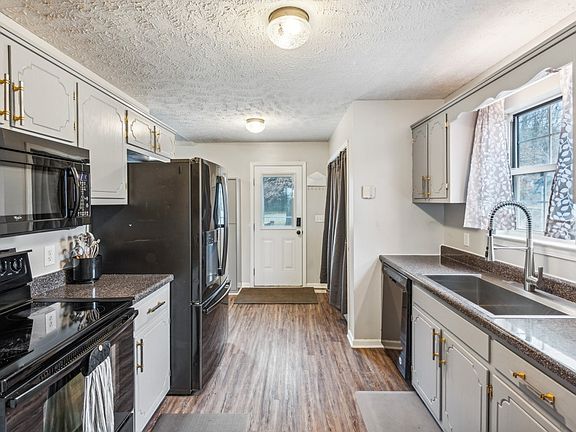 5th image of 2023 Sugartree Dr