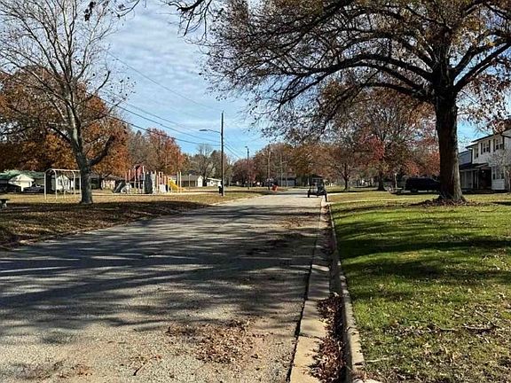 Exterior Neighborhood (street photo)