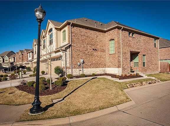 3rd image of 1800 Villa Dr