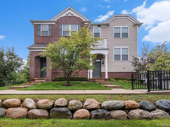 27877 Floyd Ln, Novi, MI 48377