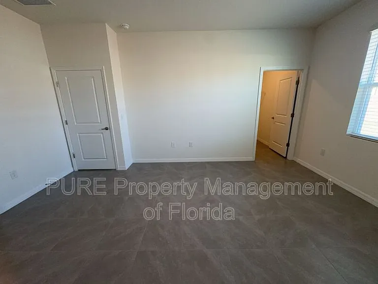 4122 NW 48th Terrace Rd — Photo 25