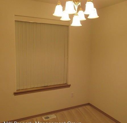 4th image of 9211 45th Dr NE
