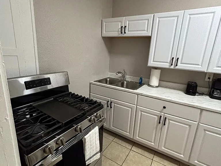 Desirable Euclid Neighborhood Apartment Building (Studio Apartments) & 2 Bedroom Single House - S... — Photo 5