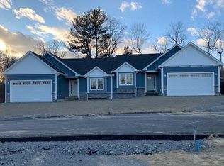 10 Deer Run Dr, Coventry, RI 02816