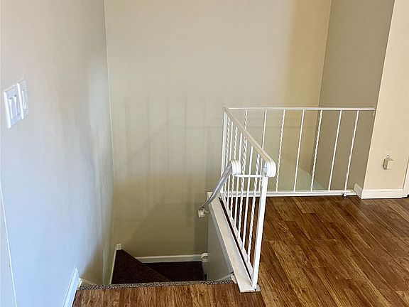 2nd image of 146 Pointe Cir N