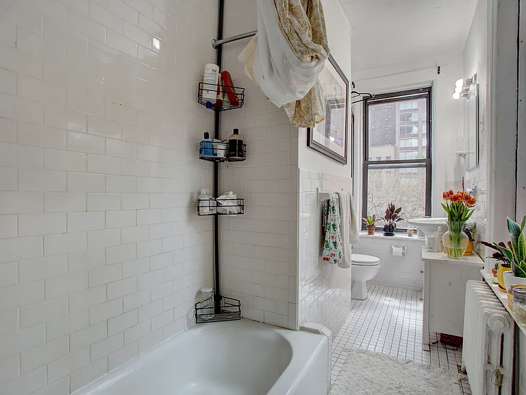 410 E 59th St #2B — Photo 5