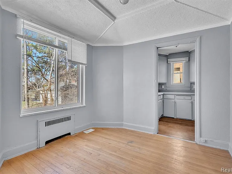17701 Manderson Rd — Photo 32