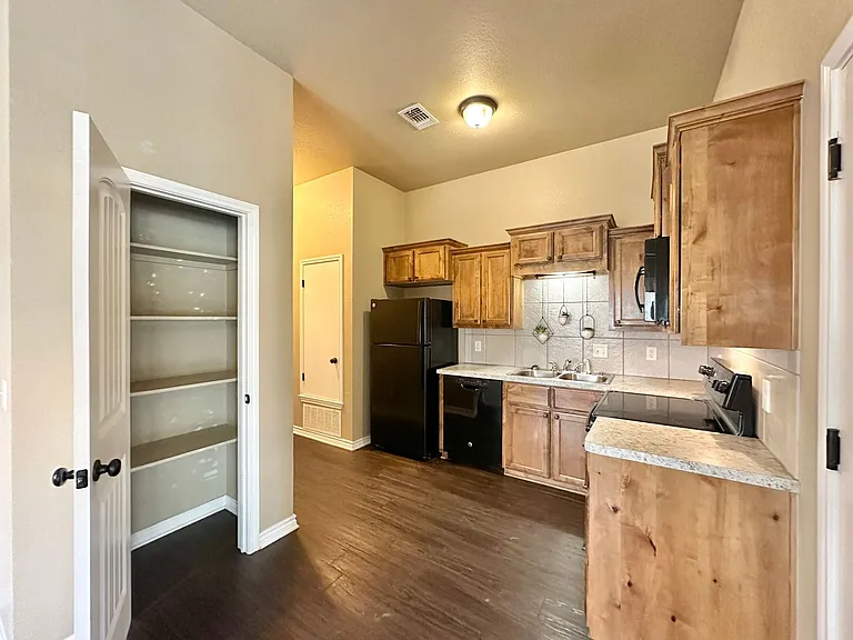 302 Sladecek Dr — Photo 6