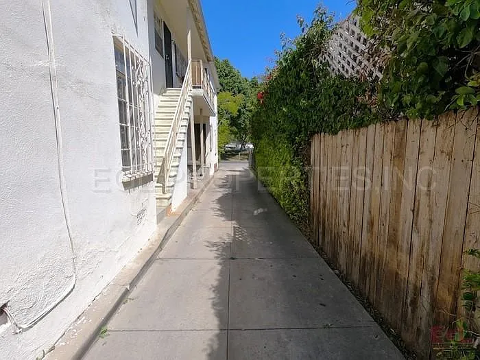 925 S Le Doux Rd #1 — Photo 15
