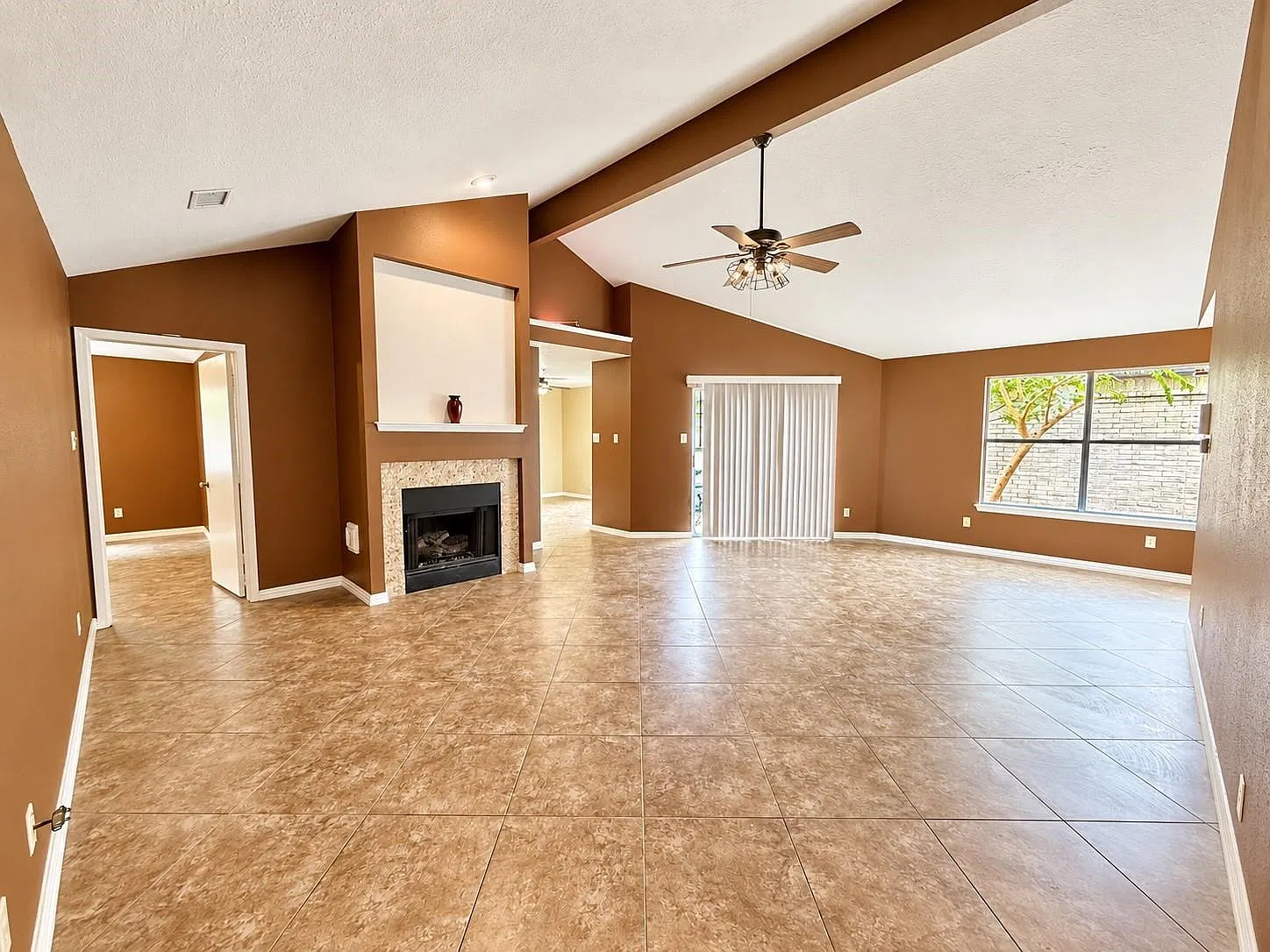 2 bed, 2.0 bath, 1572 sqft, $1,700 — Photo 2