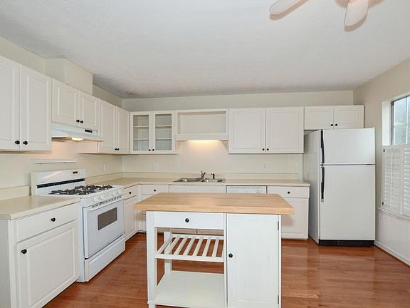 4th image of 3435 Bayshore Dr