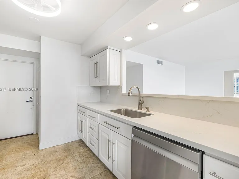 1420 Brickell Bay Dr #1401A — Photo 17