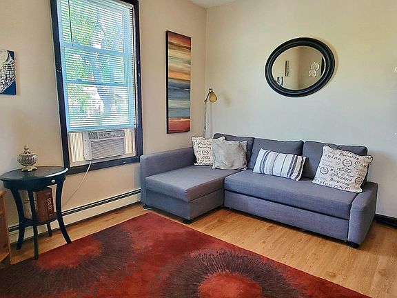 5th image of 402 W 7th St