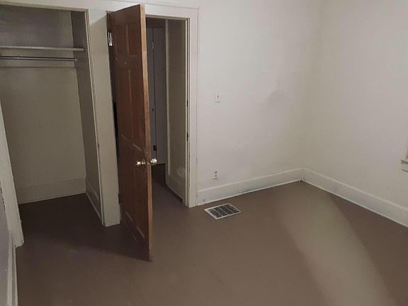 5th image of 458 Luck Ave