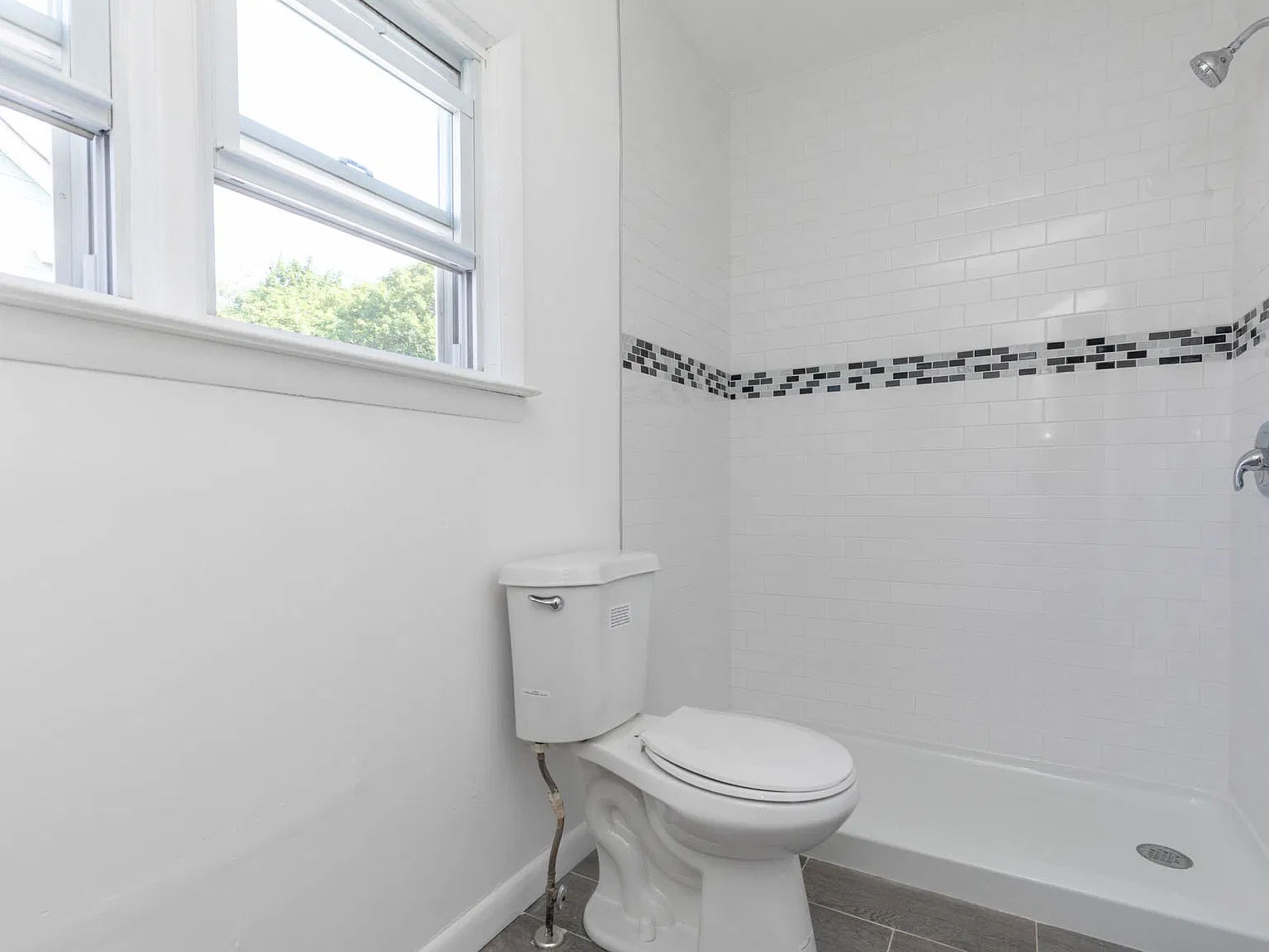 6 bed, 2006 sqft, $8,235 — Photo 4