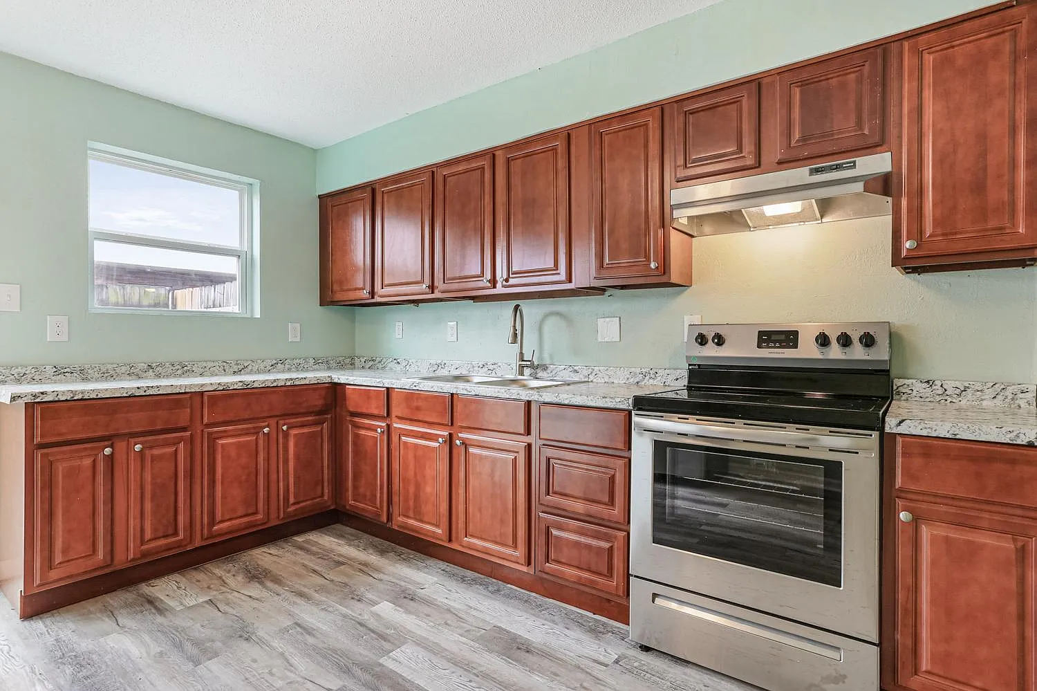 2 bed, 1.5 bath, 950 sqft, $1,000 — Photo 1
