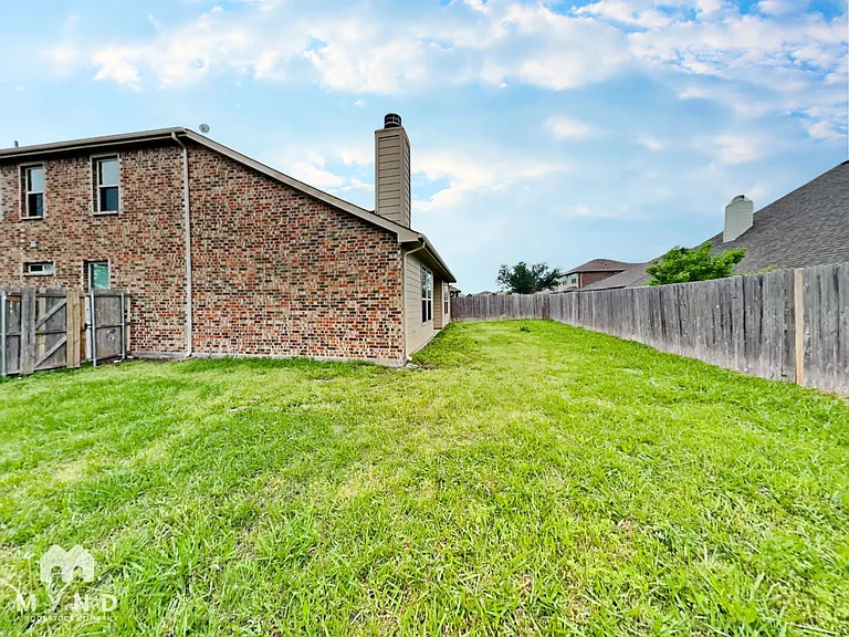 414 Jasmine Cir — Photo 33
