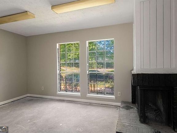 5th image of 3254 Strawberry Ln