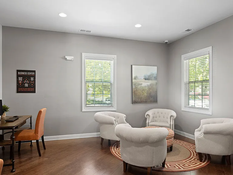 Mount Victor Olde Towne Luxury Apartments — Photo 7