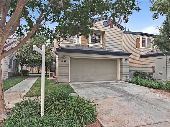 2nd image of 1527 Fairway Green Cir