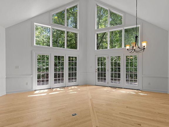 4th image of 287 Somerset Ln