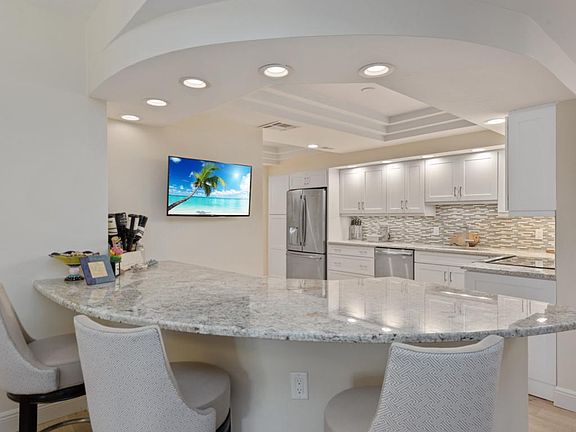 5th image of 961 Collier Ct APT 109