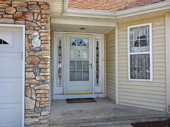 3rd image of 36 Trent Dr