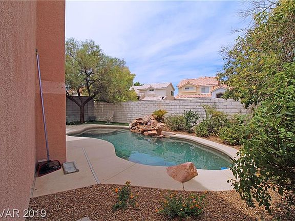 4th image of 1733 Black Hills Way