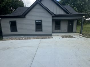 1301 N Church St #B, Portland, TN 37148