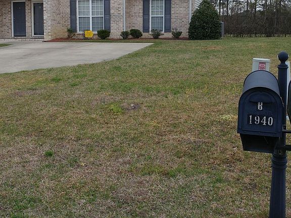 3rd image of 1940 B Cambria Dr