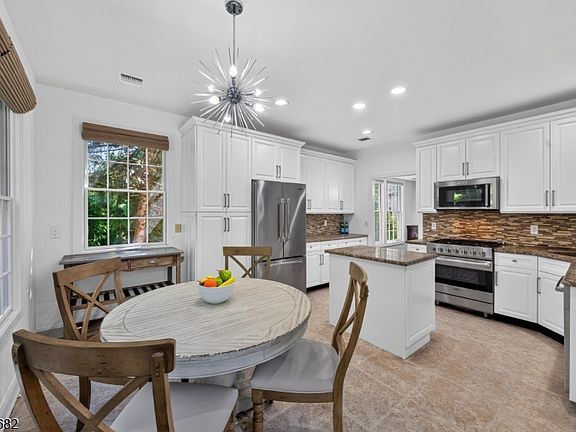 3rd image of 10 Camlet Ct
