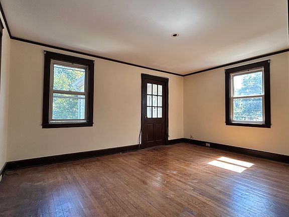 3rd image of 90 Lawn Ave