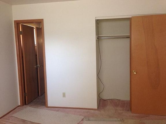 4th image of 471 King Ct