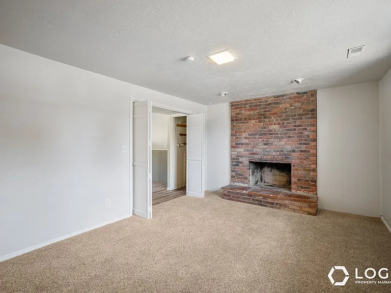 844 E 2800 N — Photo 16