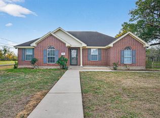 653 Nelson St, Sealy, TX 77474