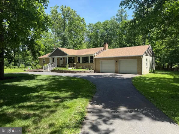 887 W Saw Mill Rd, Quakertown, PA 18951