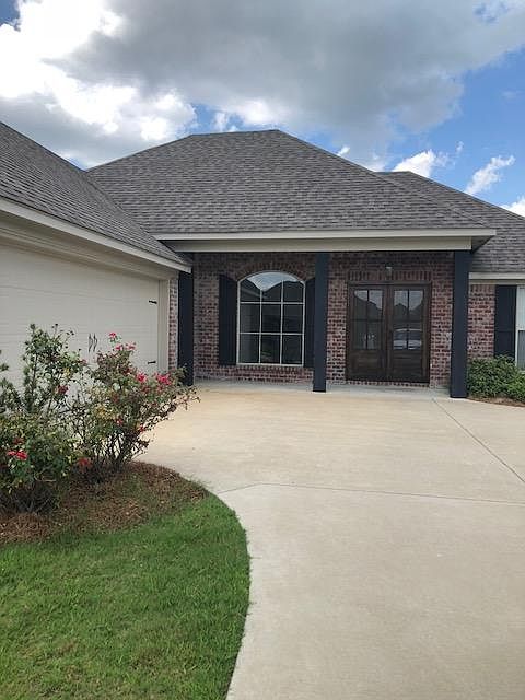 Front view of this beautiful Home