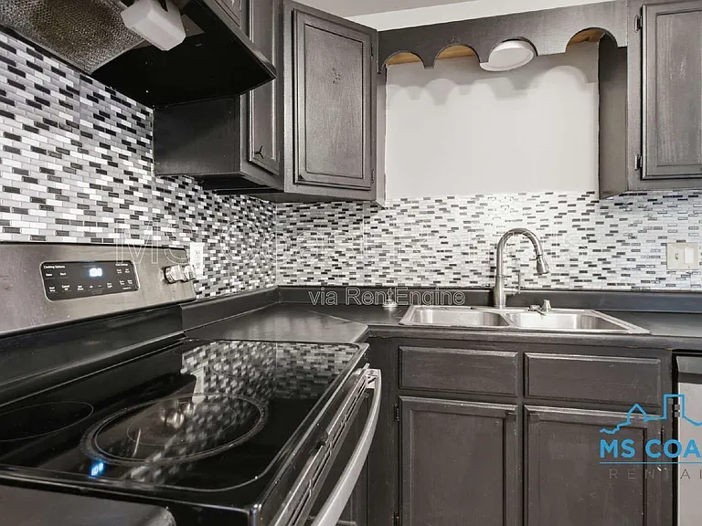 1601 Lewis Ave — Photo 11