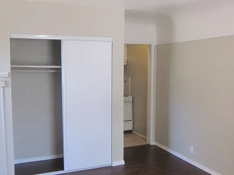 338 N New Hampshire Ave — Photo 5