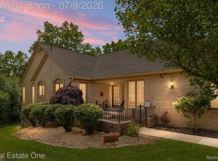 6273 Celeste Rd, West Bloomfield, MI 48322