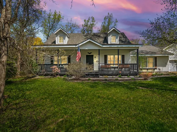 3890 Shoreline Dr, Wayzata, MN 55391