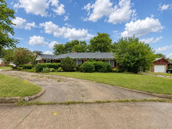301 E Ridgewood Dr, Midwest City, OK 73110