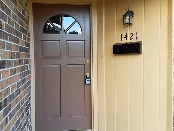 2nd image of 1421 Bowie St