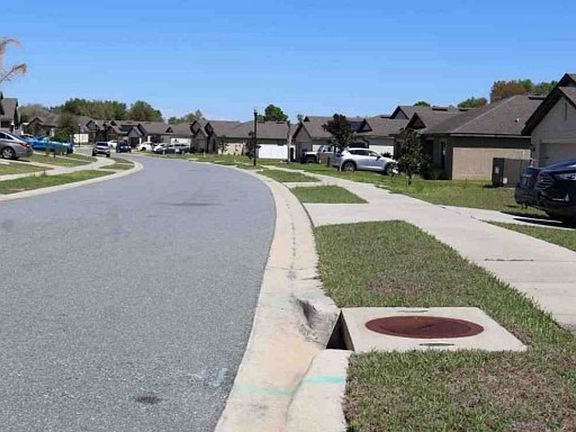 Exterior Neighborhood (street photo)