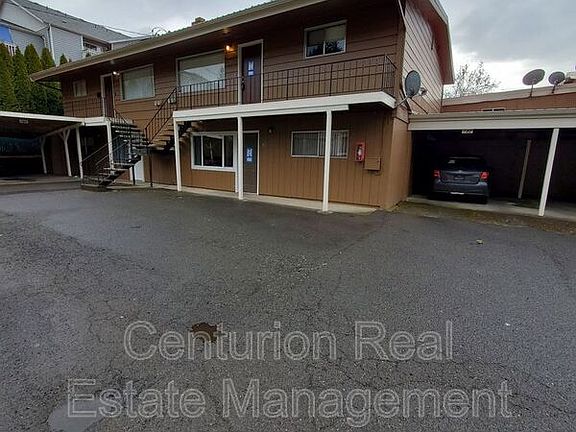 3rd image of 142 Stoneway Dr NW