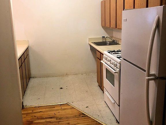 4th image of 215 E 164th St APT A