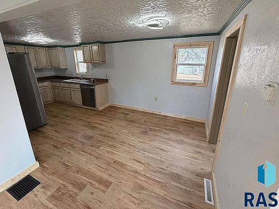 4th image of 202 8th Ave S