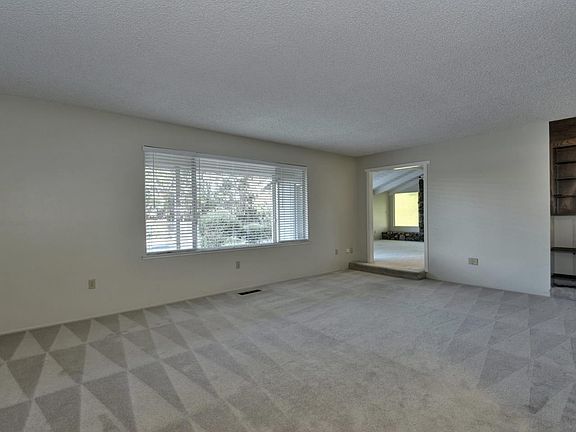 4th image of 14560 Olive Ave